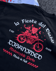 Camiseta estilo urbano con detalles en color rojo